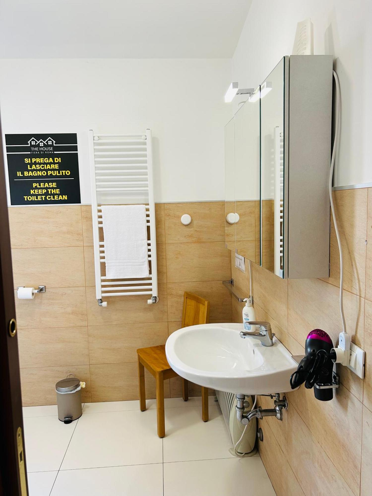 The House Fiera Di Roma Aeroporto Fiumicino Bed & Breakfast Ponte Galeria Exterior photo